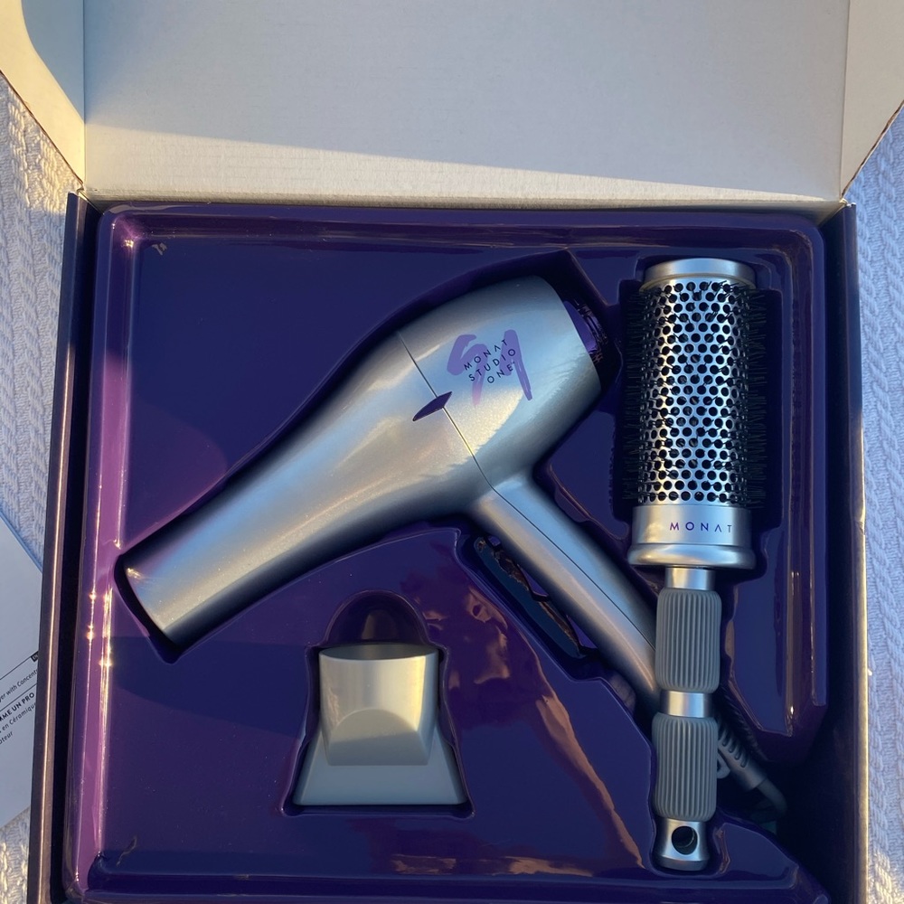NIB Monat Studio One Hair Dryer and Brush